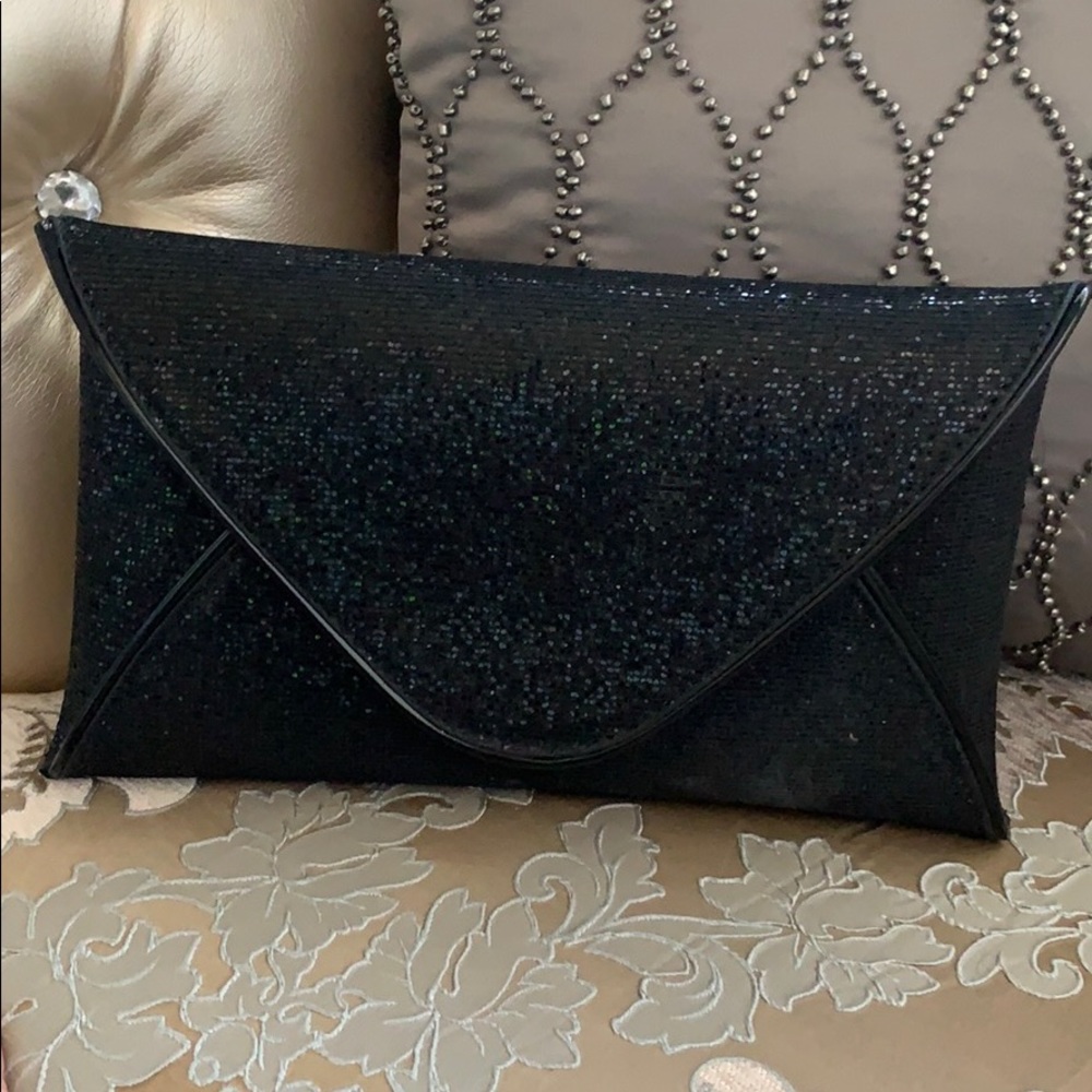 Black shiny clutch🖤